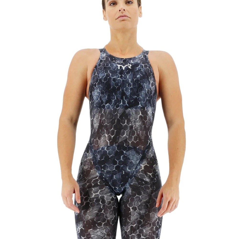 TYR Women's Avictor 2.0 tech suit Swimsuit competition.